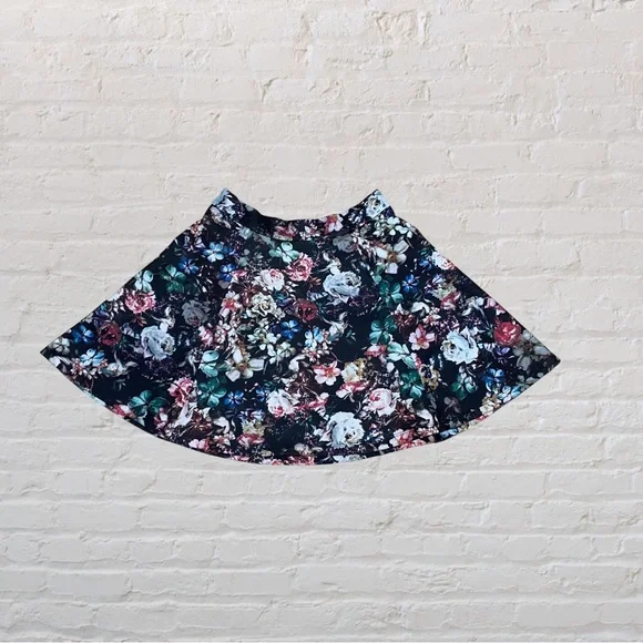 111. DEX Mini-Skirt - Licorice Black/Floral - Size Medium - Picture 4 of 11